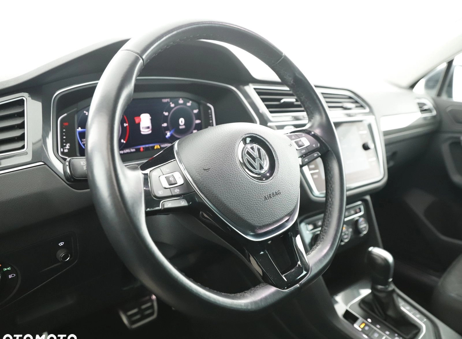 Volkswagen Tiguan cena 99900 przebieg: 145827, rok produkcji 2019 z Poznań małe 781